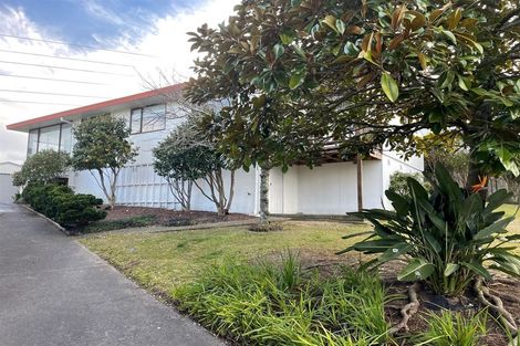 Photo of property in 72 Totaravale Drive, Totara Vale, Auckland, 0629