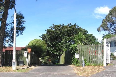 Photo of property in 2/12 Tahu Crescent, Sunnynook, Auckland, 0620