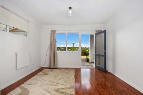 Photo of property in 1/4 Acacia Road, Torbay, Auckland, 0632