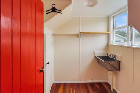 Photo of property in 5 Takatimu Way, Johnsonville, Wellington, 6037