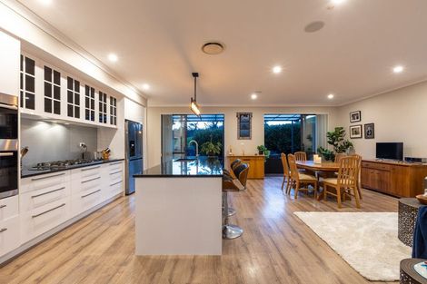 Photo of property in 39 Syd Grant Crescent, Orewa, 0931