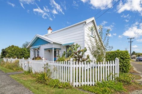 Photo of property in 8 Ross Street, Marton, 4710