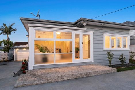 Photo of property in 60 Lake Road, Narrow Neck, Auckland, 0624