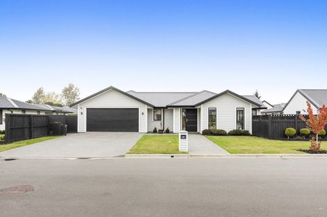 Photo of property in 11 Saint James Place, Rangiora, 7400