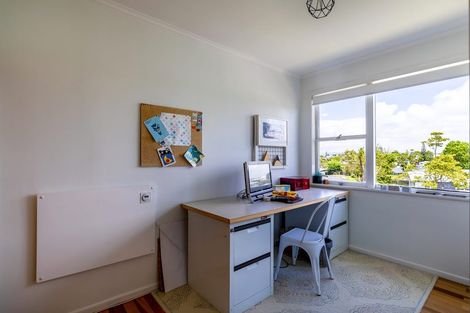 Photo of property in 40 Gill Avenue, Te Atatu Peninsula, Auckland, 0610