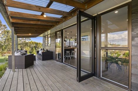 Photo of property in 44b Crosland Road, South Head, 0874