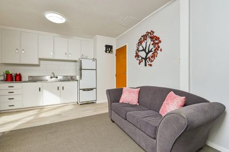Photo of property in 5b Nea Place, Hillcrest, Auckland, 0627