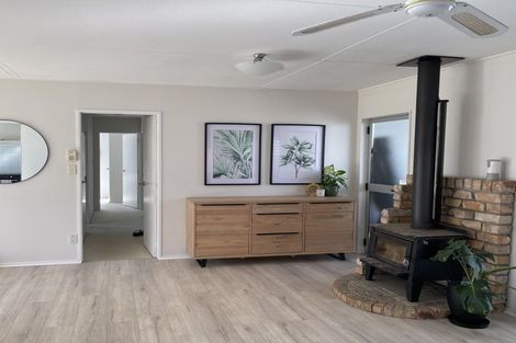 Photo of property in 81 Kemp Road, Massey, Auckland, 0614