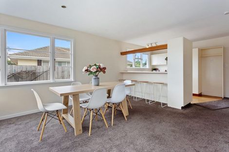 Photo of property in 180 Avonhead Road, Avonhead, Christchurch, 8042