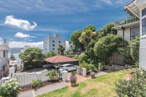 Photo of property in 210 Oriental Parade, Oriental Bay, Wellington, 6011