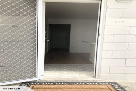 Photo of property in 1/90 Pupuke Road, Hillcrest, Auckland, 0627