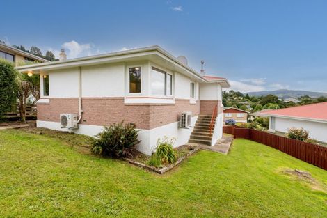Photo of property in 9 Honeystone Street, Helensburgh, Dunedin, 9010