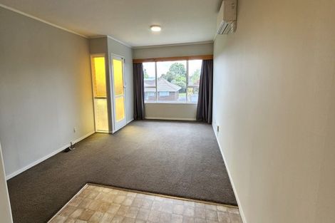 Photo of property in 3/2 Longbill Place, Glendene, Auckland, 0602