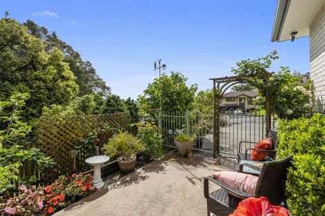 Photo of property in 16 Sherwood Grove, Northcross, Auckland, 0630