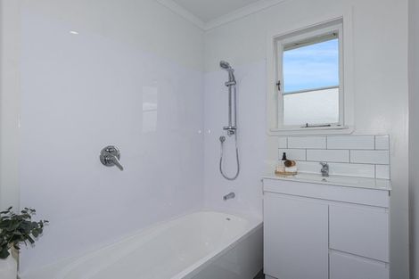 Photo of property in 1 Whimp Avenue, Onerahi, Whangarei, 0110