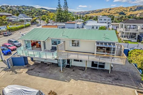 Photo of property in 5 Beach Road, Plimmerton, Porirua, 5026