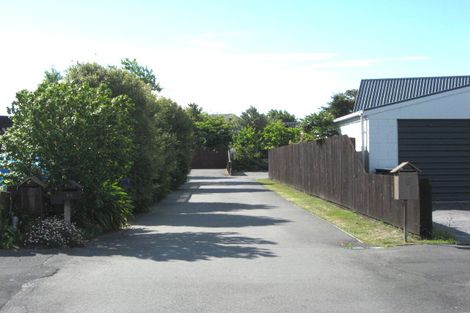 Photo of property in 8 Farnley Place, Parklands, Christchurch, 8083