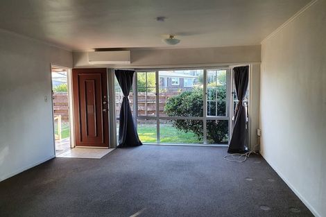 Photo of property in 4/11a Bayside Avenue, Te Atatu Peninsula, Auckland, 0610