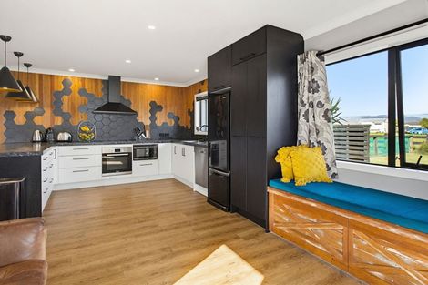 Photo of property in 5 Bravo Place, Whitianga, 3510