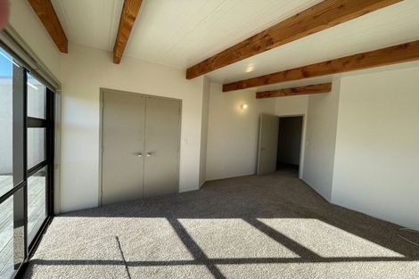 Photo of property in 2 Arthur Road, Paraite, New Plymouth, 4373
