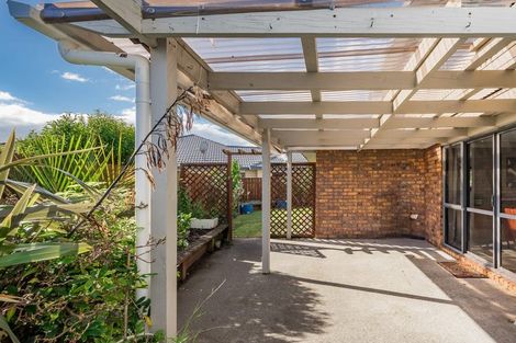 Photo of property in 32 Quadrant Heights, Paraparaumu, 5032