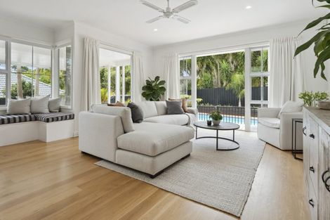 Photo of property in 27 Almond Grove, Greenhithe, Auckland, 0632