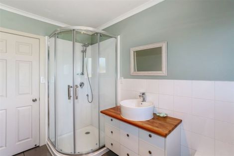 Photo of property in 13 Delphi Grove, Tuakau, 2121