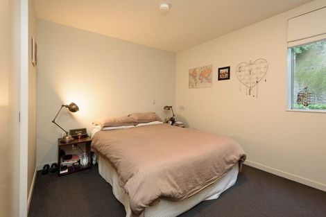 Photo of property in 2a/22 Telford Terrace, Oriental Bay, Wellington, 6011