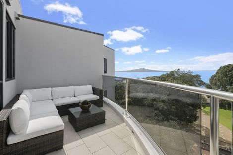 Photo of property in 4/5d The Promenade, Takapuna, Auckland, 0622