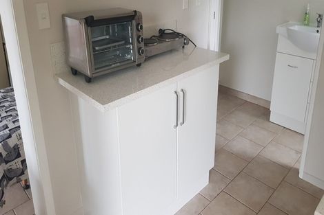 Photo of property in 37 John Dee Crescent, Red Beach, 0932