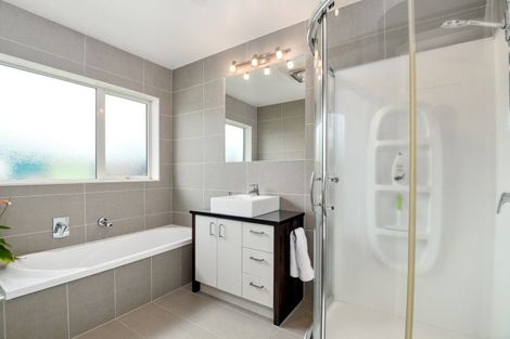 Photo of property in 32 Carroll Place, Owhata, Rotorua, 3010