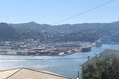 Photo of property in 43 Palliser Road, Roseneath, Wellington, 6011