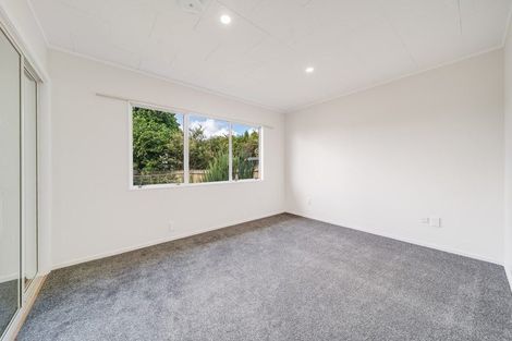 Photo of property in 2 Netherlands Avenue, Kelston, Auckland, 0602