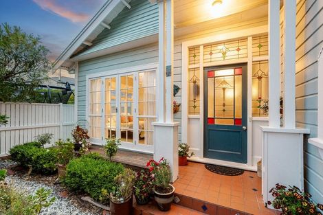 Photo of property in 61 Oroua Street, Eastbourne, Lower Hutt, 5013