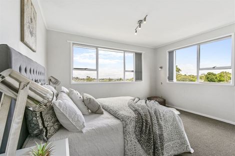 Photo of property in 21 Laurina Road, Sunnynook, Auckland, 0620