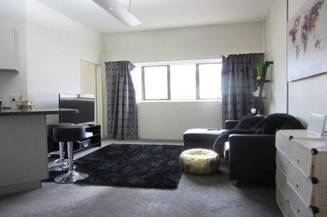 Photo of property in Endeavour Apartments, 19/125u Thorndon Quay, Pipitea, Wellington, 6011