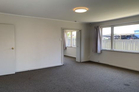 Photo of property in 90 Matipo Road, Te Atatu Peninsula, Auckland, 0610
