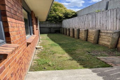 Photo of property in 34 Ginders Drive, Massey, Auckland, 0614