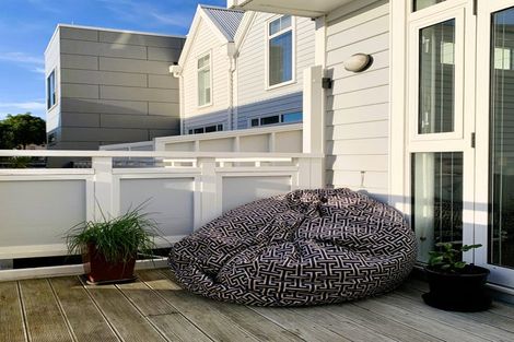 Photo of property in Victoria Villas, 45/35u Pirie Street, Mount Victoria, Wellington, 6011