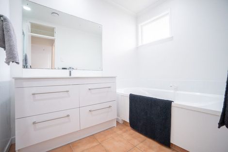 Photo of property in 1 Rakino Place, Awapuni, Palmerston North, 4412