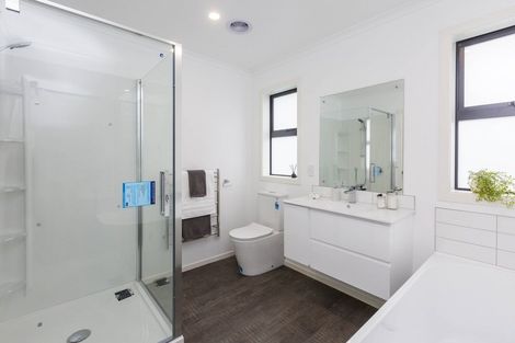 Photo of property in 8 Passchendaele Grove, Trentham, Upper Hutt, 5018