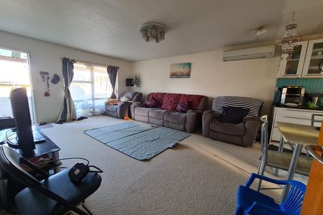 Photo of property in 2/51 Rimu Street, New Lynn, Auckland, 0600