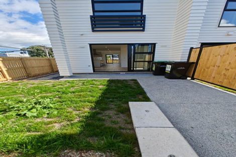 Photo of property in 4 Rauemi Way, Te Atatu South, Auckland, 0610