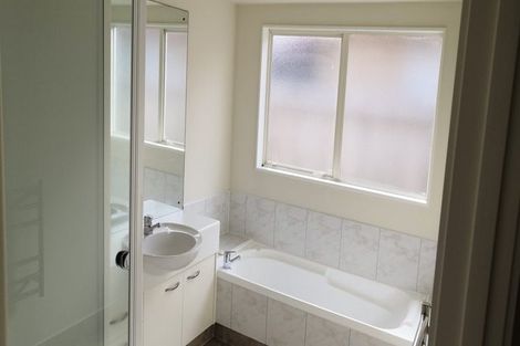 Photo of property in 10 Trovare Place, Golflands, Auckland, 2013