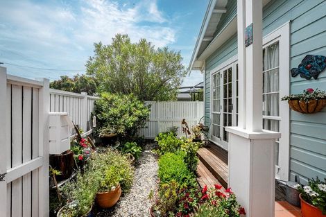 Photo of property in 61 Oroua Street, Eastbourne, Lower Hutt, 5013