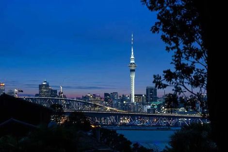 Photo of property in 32a Hinemoa Street, Birkenhead, Auckland, 0626