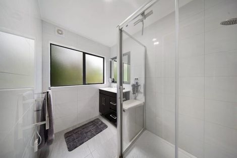 Photo of property in 215 Kaipara Road, Papakura, 2582