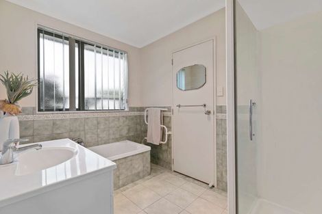 Photo of property in 14 Magnolia Drive, Waiuku, 2123