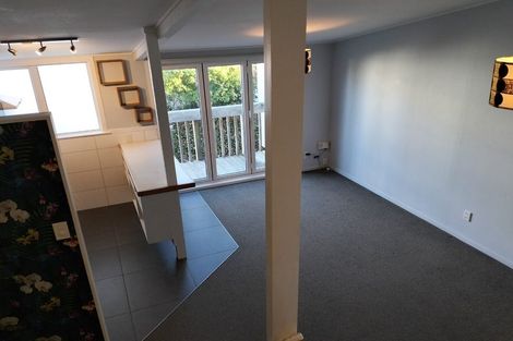 Photo of property in 23f7 Collins Avenue, Tawa, Wellington, 5028