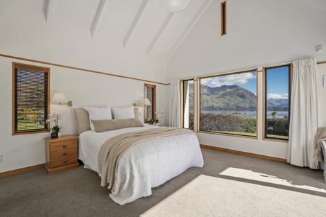 Photo of property in 186 Beacon Point Road, Wanaka, 9305